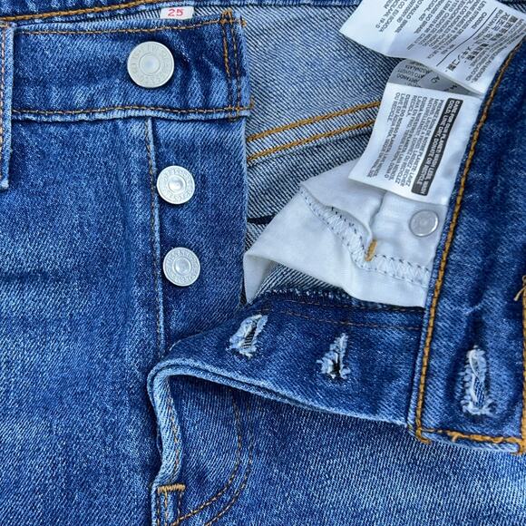 Levis Womens Size 25 Wedgie Fit Straight Jeans Cuffed Medium Wash Button Fly - Picture 13 of 14